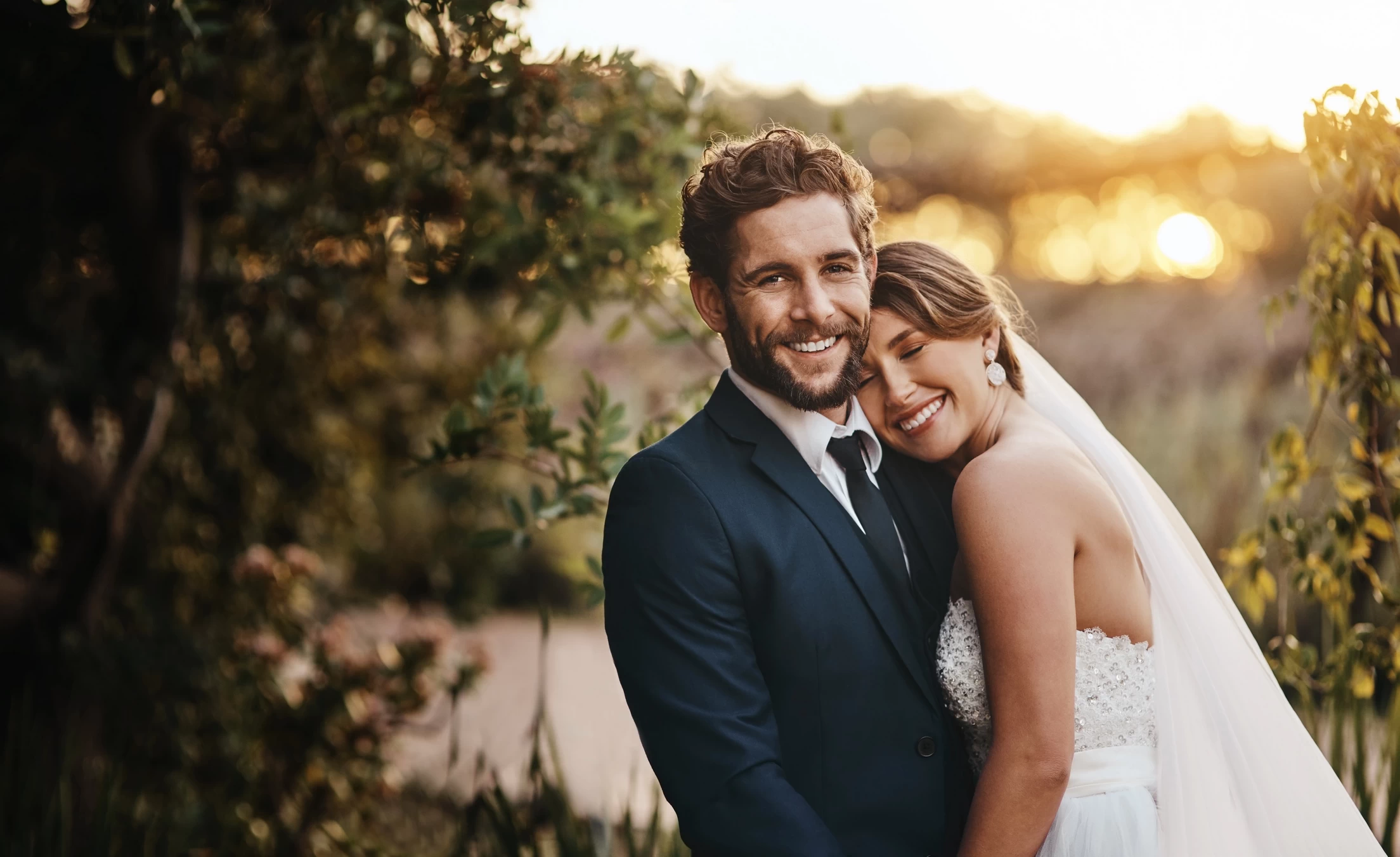 romantic-wedding-portrait-of-a-smiling-couple